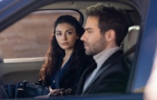 Feraye aşkı mı yoksa kariyerini mi seçecek?