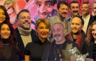 "Hücreler" oyununa ünlü akını