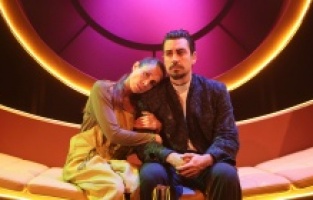 Override prömiyer yaptı