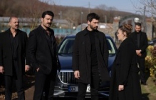 Zeynep  kurtların yuvasına giriyor