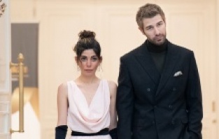 Hayriye,  utanç verici duruma düşüyor!