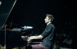 Evgeny Grinko kapalı gişe konserlere devam ediyor!