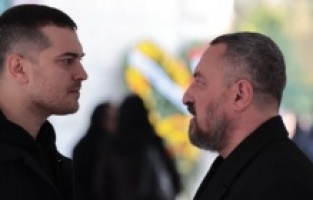 Müdür Dağhan'ı Leyla'ya yaklaştırıyor