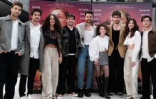 ''Güneşi Söndürmem Gerek'' filminin ön gösterimine büyük ilgi