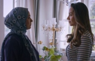 Kızılcık Şerbetin’de Pembe Mor oldu!