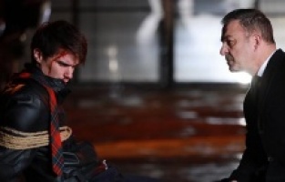 Mert babasının diğer  yüzü ile tanışır!