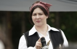 Yasemin Sakallıoğlu 'Bahar'a konuk oluyor