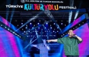 Norm Ender'den muhteşem performans