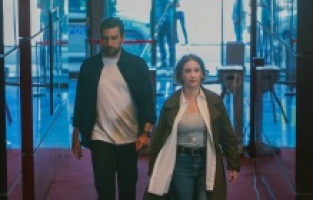 Hazal Kaya ve Çağlar Ertuğrul'lu Sorgu'dan ilk kareler