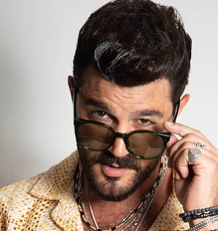 Burak Sevinç'ten devlerin aşkı performansı