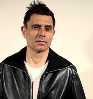 Cansel Elçin’den Paris çıkartması