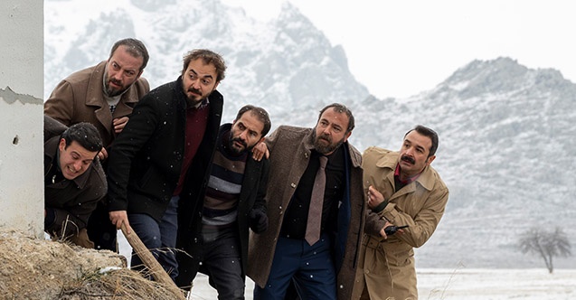 Kasabaya gizemli iki adam geliyor!