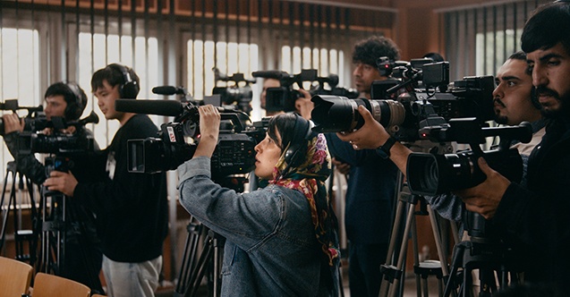 Taliban'ın gölgesinde ezber bozan bir romantik komedi